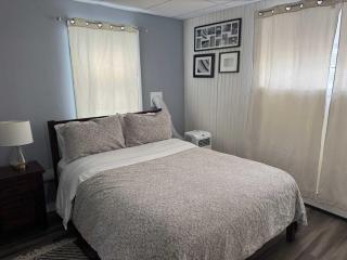 Modern LIVIN 1bd 1ba - 4