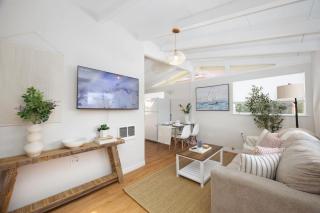 Private Cottage House - Walk to Beaches HarborFood Trials so much more - 5