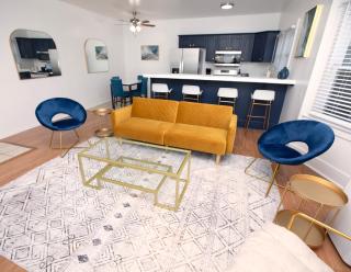 Spacious Downtown Gem With Parking - 0