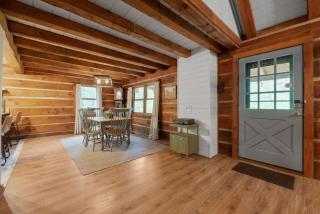 Outdoors Sleeps7 Family Getaway Fun Arcade Villa - 1