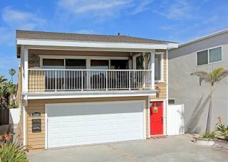6BR Beach House w/ Bikes/Fire pit/BBQ/Easy Parking - 0
