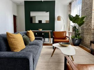 Stylish Industrial Loft in Warehouse District - 9