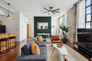 Stylish Industrial Loft in Warehouse District - 8