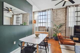 Stylish Industrial Loft in Warehouse District - 6