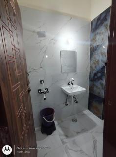 Hotel New Krishna Shiv Dham- Ideal For Families - Vrindavan - 1