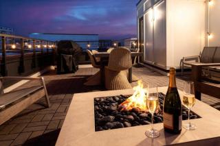 Luxe 4BR Retreat with Rooftop Fire Pit & Garage - 9