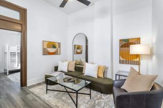 Delightful Canal Street Family Home in Mid-City - 9