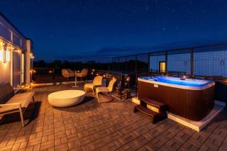 Rooftop Hot Tub & Skyline Views near Broadway - 6