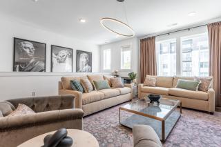 Rooftop Fire Pit & Skyline Views near Broadway - 1