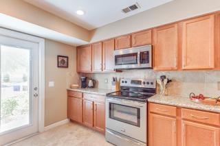 In Golf Course Community Palm Desert Escape! - 1