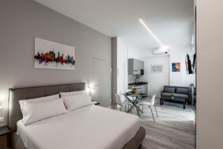 StayEasy Crivelli - Stylish Studio, Duomo walking - 9