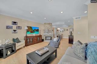 Coastal Charm Gorgeous Beach Estate with roof top - Huntington Beach - 5