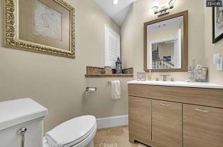 Coastal Charm Gorgeous Beach Estate with roof top - Huntington Beach - 1