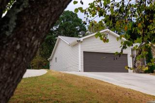 Basement Suite Bliss•Firepit Nights & Comfort Stay - 6