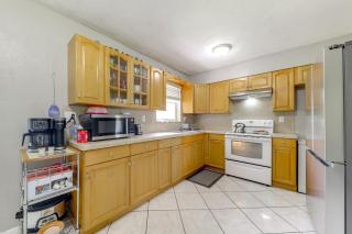 Fenced-In Yard Home 3 Mi to Hard Rock Stadium! - 9