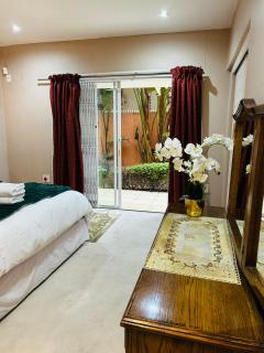 Guest house with Powerbackup in Sandhurst - 5