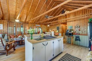 Lakefront Log Cabin Retreat 3br-2ba Hot tub and Kayaks - 2