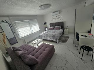 ENA 1&2 - BIG free parking , central heating - 2