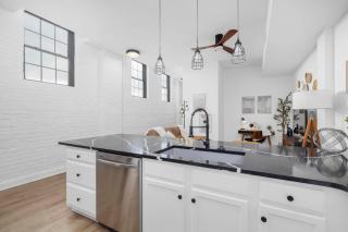 Stay in heart of Johnson City * Urban Loft * - 9