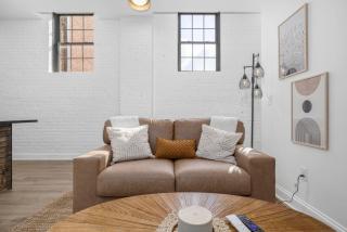 Stay in heart of Johnson City * Urban Loft * - 8