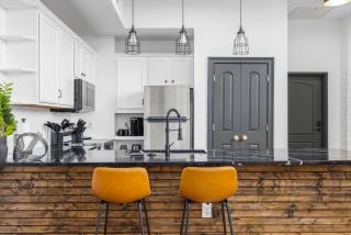 Stay in heart of Johnson City * Urban Loft * - 6