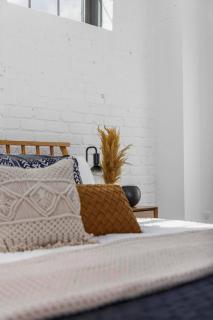 Stay in heart of Johnson City * Urban Loft * - 2