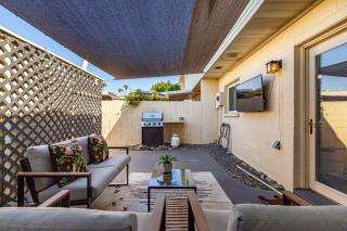 Walk to Old Town and Giants Stadium! Unit with Pool - 9