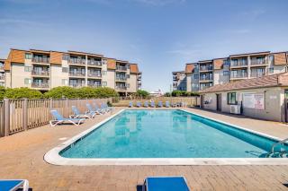 Steps to Sand! Condo with 2 Pools in Atlantic Beach - 9