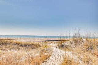 Steps to Sand! Condo with 2 Pools in Atlantic Beach - 8