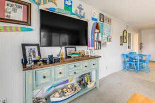 Steps to Sand! Condo with 2 Pools in Atlantic Beach - 3