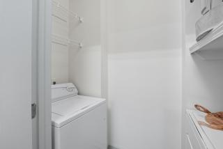 Bright & Stylish 2-bed, 2-bath Apartment - 2