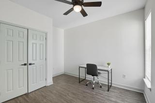 Bright & Stylish 2-bed, 2-bath Apartment - 8