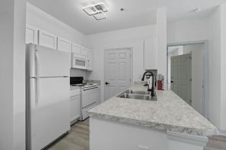 Contemporary 2br2ba With Great Amenities - 1