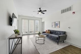 Chic 2br2ba With Gym And Rooftop Access - 3
