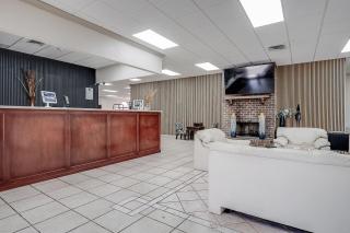 Cottonwood Suites Savannah Hotel & Conference Center - 4