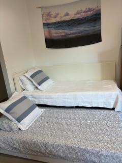 Two bedroom oasis minute from beach - 7