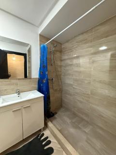 Beautiful modern apartment with pool - 7