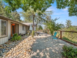 Serene Views with Hot Tub, BBQ, Fire Pit, Game Room - 4