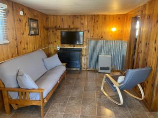 Cozy cabin #6 at Aspen Ridge Cabins - 3