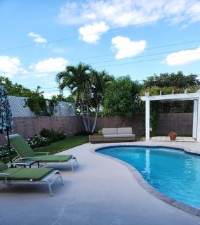 Private Oasis!Bike to beach, heated pool - 8