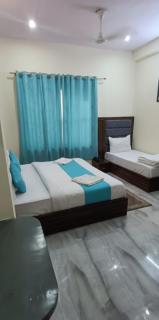 Hotel Glasswood - Mathura - 2