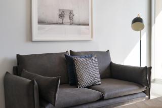 Central 1-Bedroom Apartment with City Views - 4