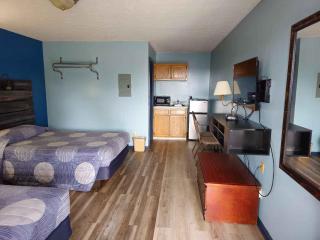 Travelers Inn and Suites - 3