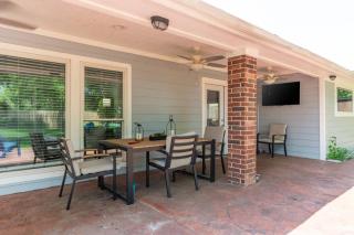 Home in League City, TX with firepit & grill - 6