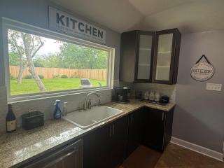Home in League City, TX with firepit & grill - 2