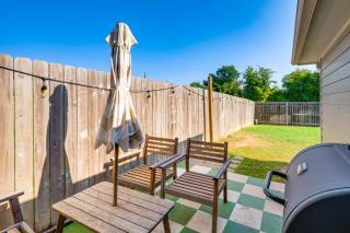 9 Mi to College Station Dog-Friendly Home with Yard - 9
