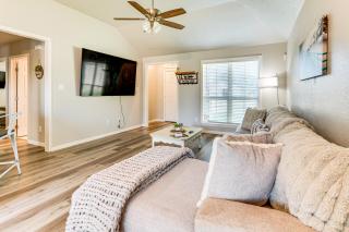 9 Mi to College Station Dog-Friendly Home with Yard - 6