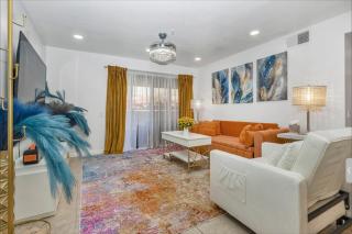Bright and Stylish Downtown Condo 4 Beds, 2BR and 2BA - 5