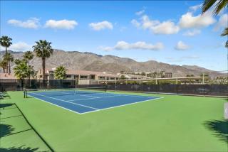 Bright and Stylish Downtown Condo 4 Beds, 2BR and 2BA - 7