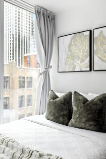 Modern Studio Retreat in Downtown Toronto - 6